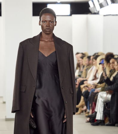 Ο Michael Kors σχεδιάζει την πιο «Timeless» συλλογή για το φθινόπωρο '24