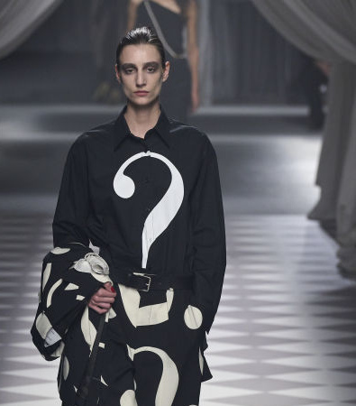 Moschino FW '24: Μια εξελιγμένη νέα εποχή ξεκινά για τον οίκο