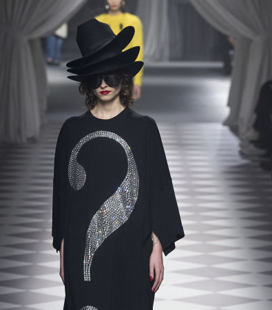 Moschino FW '24: Μια εξελιγμένη νέα εποχή ξεκινά για τον οίκο