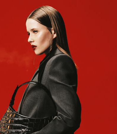 Η «Dark Glamour» συλλογή του Mugler Pre-Fall '24 αποτυπώνει τη γλυπτική κληρονομιά του οίκου