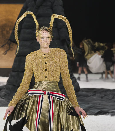 Το show του Thom Browne στην Εβδομάδα Μόδας της Ν. Υόρκης ήταν μια φαντασμαγορία της ποίησης και της χειροτεχνίας