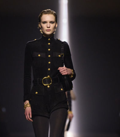 Η glam sexy chic εποχή συνεχίζεται στη συλλογή FW '24 του Tom Ford