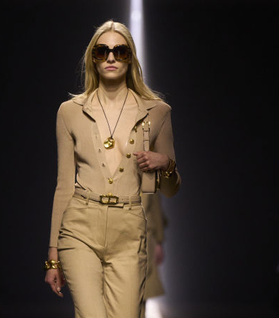 Η glam sexy chic εποχή συνεχίζεται στη συλλογή FW '24 του Tom Ford