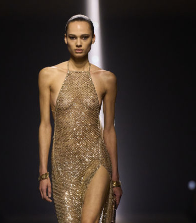 Η glam sexy chic εποχή συνεχίζεται στη συλλογή FW '24 του Tom Ford