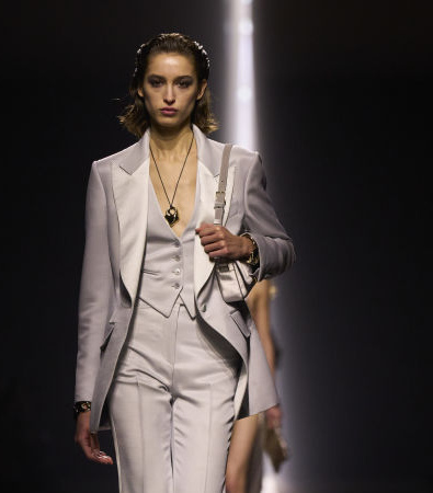 Η glam sexy chic εποχή συνεχίζεται στη συλλογή FW '24 του Tom Ford