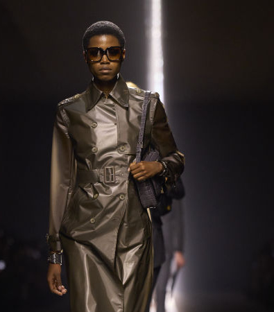 Η glam sexy chic εποχή συνεχίζεται στη συλλογή FW '24 του Tom Ford