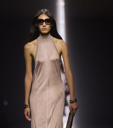 Η glam sexy chic εποχή συνεχίζεται στη συλλογή FW '24 του Tom Ford