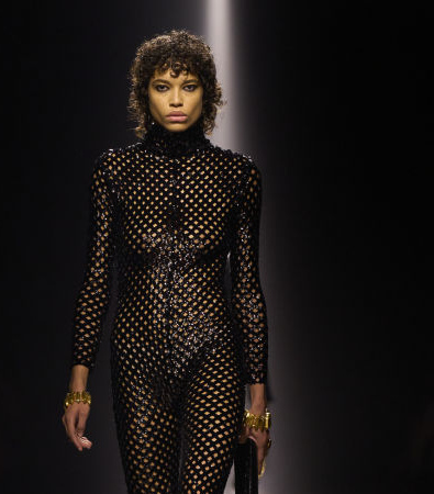 Η glam sexy chic εποχή συνεχίζεται στη συλλογή FW '24 του Tom Ford