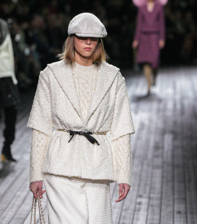 Chanel FW '24: Το θέρετρο Deauville γίνεται η πηγή έμπνευσης της ακαταμάχητα ρομαντικής συλλογής