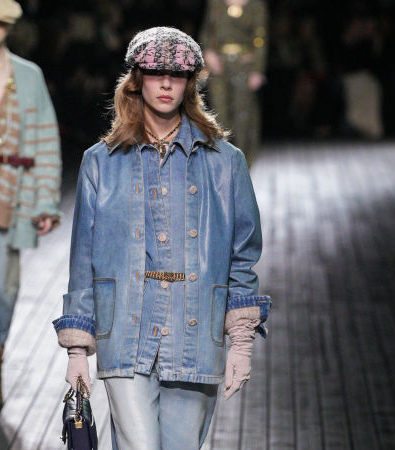 Chanel FW '24: Το θέρετρο Deauville γίνεται η πηγή έμπνευσης της ακαταμάχητα ρομαντικής συλλογής