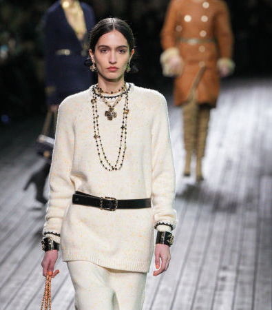 Chanel FW '24: Το θέρετρο Deauville γίνεται η πηγή έμπνευσης της ακαταμάχητα ρομαντικής συλλογής