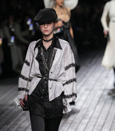 Chanel FW '24: Το θέρετρο Deauville γίνεται η πηγή έμπνευσης της ακαταμάχητα ρομαντικής συλλογής