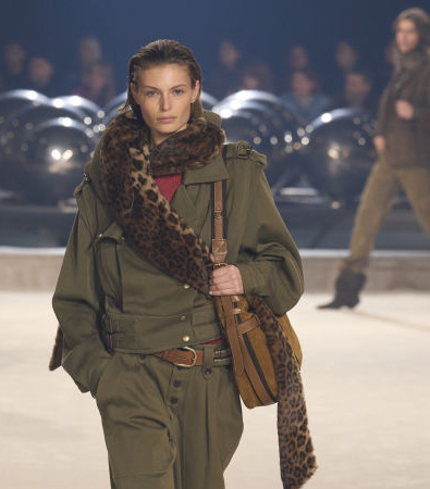 Με «Urban Wild West» ήταν η διάθεση στο fashion show της Isabel Marant για το φθινόπωρο '24