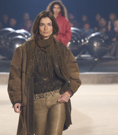 Με «Urban Wild West» ήταν η διάθεση στο fashion show της Isabel Marant για το φθινόπωρο '24