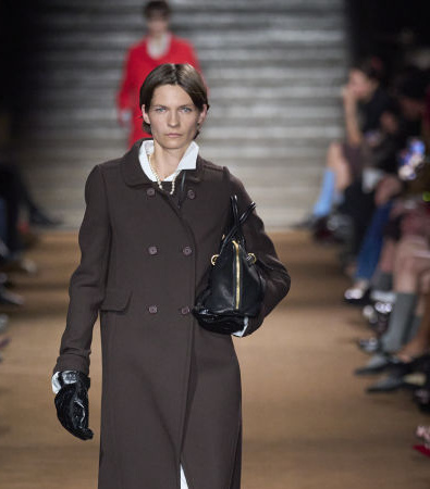 Miu Miu FW '24: Μια συλλογή που ξυπνά μνήμες από διαφορετικά στάδια της ζωής μας