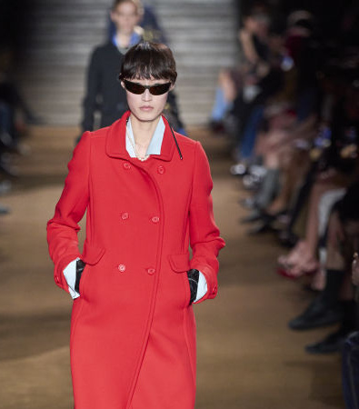 Miu Miu FW '24: Μια συλλογή που ξυπνά μνήμες από διαφορετικά στάδια της ζωής μας