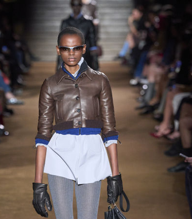 Miu Miu FW '24: Μια συλλογή που ξυπνά μνήμες από διαφορετικά στάδια της ζωής μας