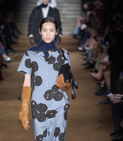 Miu Miu FW '24: Μια συλλογή που ξυπνά μνήμες από διαφορετικά στάδια της ζωής μας