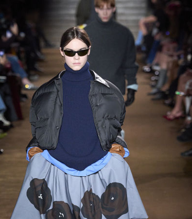 Miu Miu FW '24: Μια συλλογή που ξυπνά μνήμες από διαφορετικά στάδια της ζωής μας