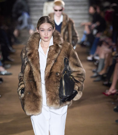 Miu Miu FW '24: Μια συλλογή που ξυπνά μνήμες από διαφορετικά στάδια της ζωής μας