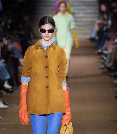 Miu Miu FW '24: Μια συλλογή που ξυπνά μνήμες από διαφορετικά στάδια της ζωής μας