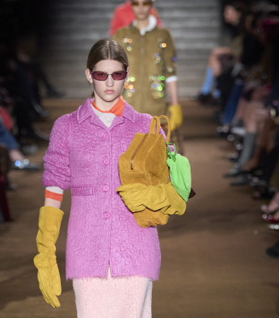 Miu Miu FW '24: Μια συλλογή που ξυπνά μνήμες από διαφορετικά στάδια της ζωής μας