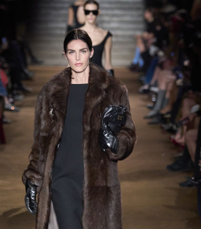 Miu Miu FW '24: Μια συλλογή που ξυπνά μνήμες από διαφορετικά στάδια της ζωής μας