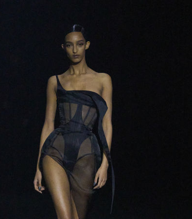 Mugler FW '24: Ένα show-υπέρθεαμα θεατρικότητας και καινοτομίας