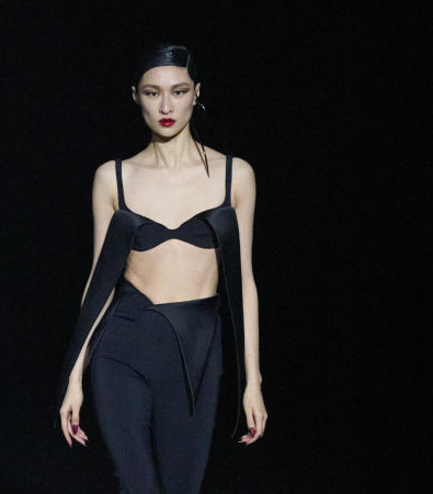 Mugler FW '24: Ένα show-υπέρθεαμα θεατρικότητας και καινοτομίας