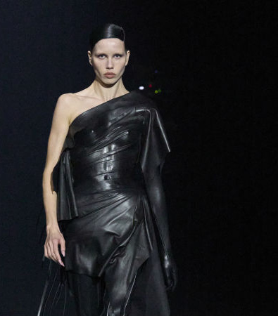 Mugler FW '24: Ένα show-υπέρθεαμα θεατρικότητας και καινοτομίας