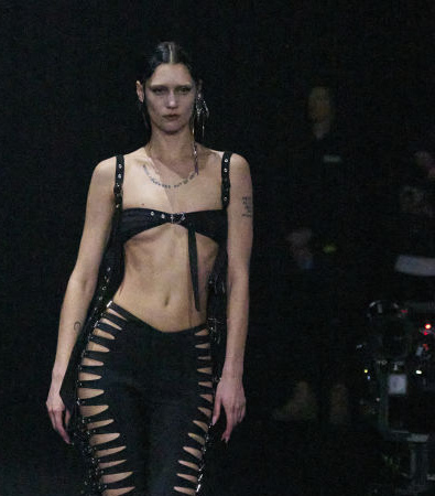 Mugler FW '24: Ένα show-υπέρθεαμα θεατρικότητας και καινοτομίας