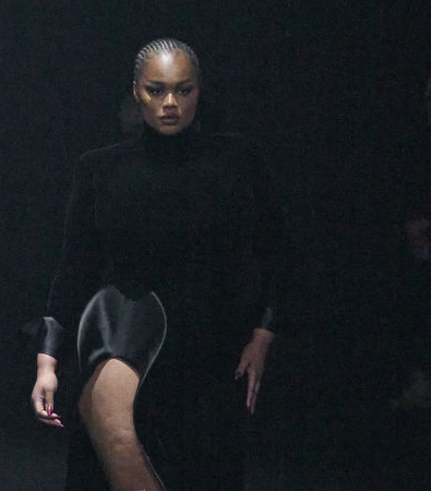 Mugler FW '24: Ένα show-υπέρθεαμα θεατρικότητας και καινοτομίας