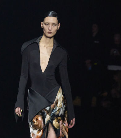 Mugler FW '24: Ένα show-υπέρθεαμα θεατρικότητας και καινοτομίας