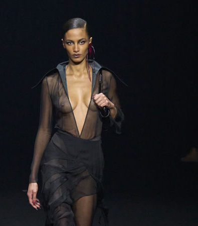 Mugler FW '24: Ένα show-υπέρθεαμα θεατρικότητας και καινοτομίας