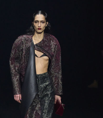 Mugler FW '24: Ένα show-υπέρθεαμα θεατρικότητας και καινοτομίας