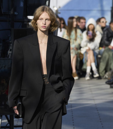 Stella McCartney FW '24: Ένα show με '70s αναφορές και με επίκεντρο τον πλανήτη μας