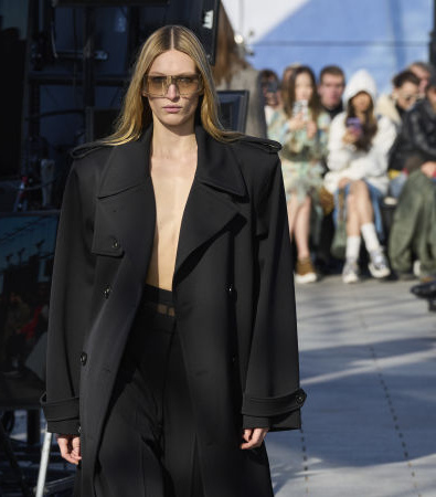 Stella McCartney FW '24: Ένα show με '70s αναφορές και με επίκεντρο τον πλανήτη μας