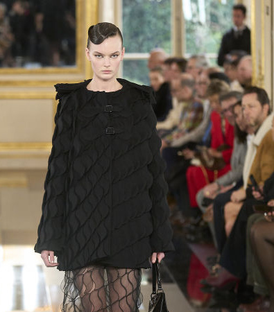 Black is the new Pink για τον Pierpaolo Piccioli και το έδειξε στη συλλογή FW '24 του Valentino