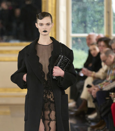 Black is the new Pink για τον Pierpaolo Piccioli και το έδειξε στη συλλογή FW '24 του Valentino