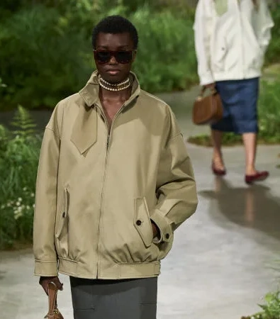 Gucci Londra: Η αιθέρια συλλογή Cruise 2025 του οίκου ήταν η επιτομή της σύγχρονης γυναίκας