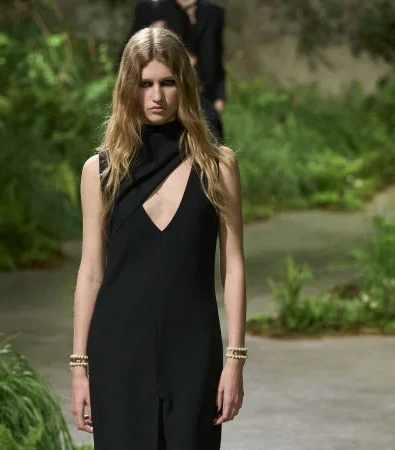 Gucci Londra: Η αιθέρια συλλογή Cruise 2025 του οίκου ήταν η επιτομή της σύγχρονης γυναίκας