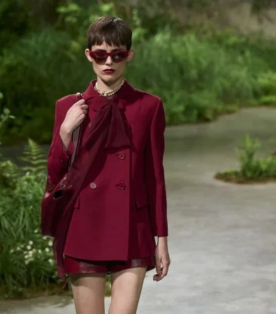 Gucci Londra: Η αιθέρια συλλογή Cruise 2025 του οίκου ήταν η επιτομή της σύγχρονης γυναίκας