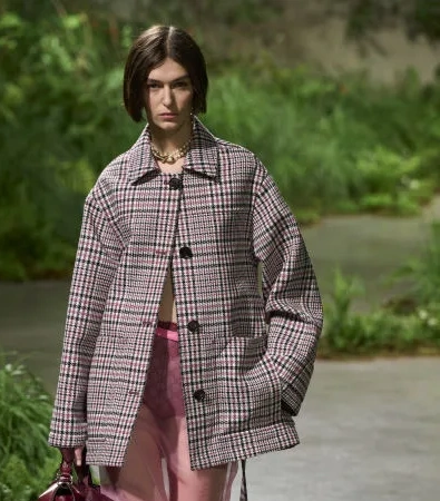 Gucci Londra: Η αιθέρια συλλογή Cruise 2025 του οίκου ήταν η επιτομή της σύγχρονης γυναίκας