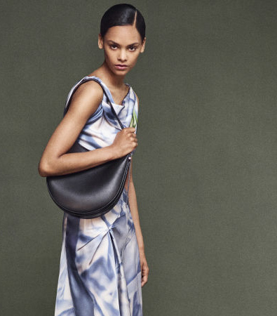 Η συλλογή της Victoria Beckham Resort '25 είναι μια ανάσα φρέσκου αέρα στον κόσμο της μόδας