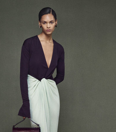 Η συλλογή της Victoria Beckham Resort '25 είναι μια ανάσα φρέσκου αέρα στον κόσμο της μόδας