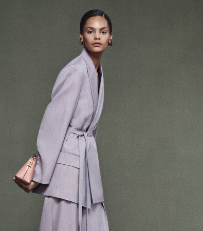 Η συλλογή της Victoria Beckham Resort '25 είναι μια ανάσα φρέσκου αέρα στον κόσμο της μόδας