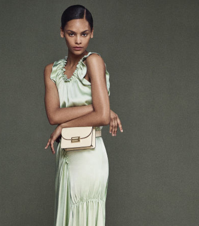 Η συλλογή της Victoria Beckham Resort '25 είναι μια ανάσα φρέσκου αέρα στον κόσμο της μόδας