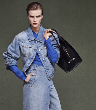 Η συλλογή της Victoria Beckham Resort '25 είναι μια ανάσα φρέσκου αέρα στον κόσμο της μόδας