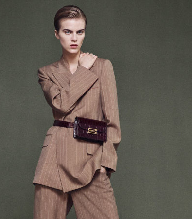 Η συλλογή της Victoria Beckham Resort '25 είναι μια ανάσα φρέσκου αέρα στον κόσμο της μόδας