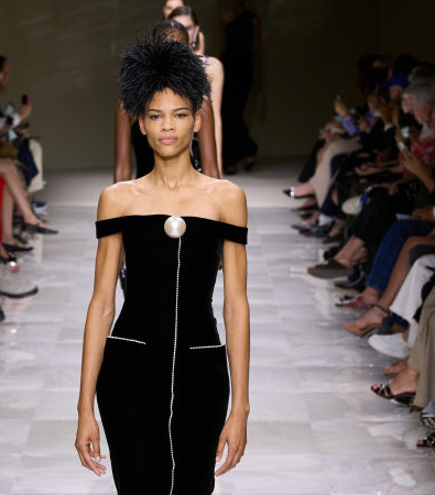Giorgio Armani Privé Fall '24 Couture: Οι πέρλες και οι διαφάνειες ήταν τα σημεία αναφοράς της επίδειξης